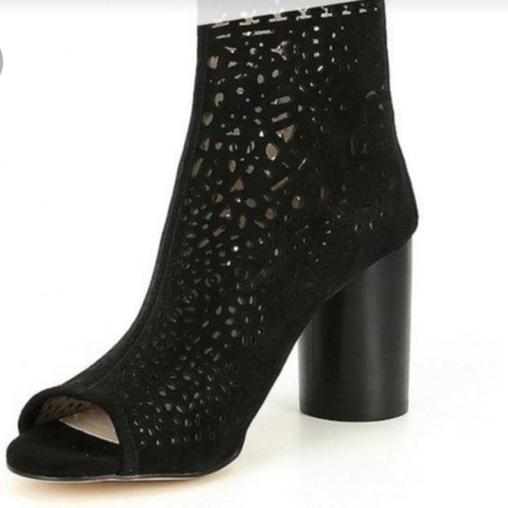 NEW Gianni Bini Pomma Suede Leather Cut Block Shootie.